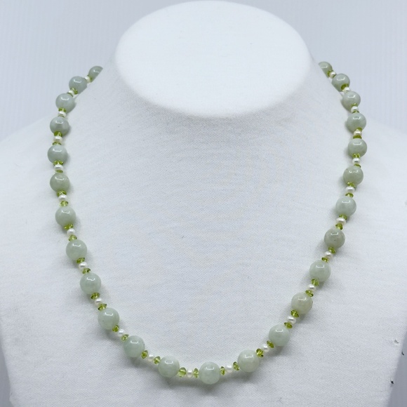 Jewelry - 14k gold Jade pearl peridot bead necklace